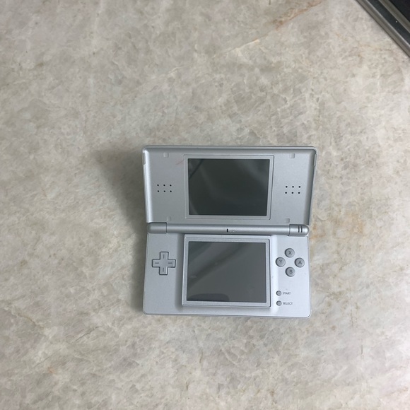 Nintendo DS Lite Metallic Gray Handheld Console - Picture 3 of 4